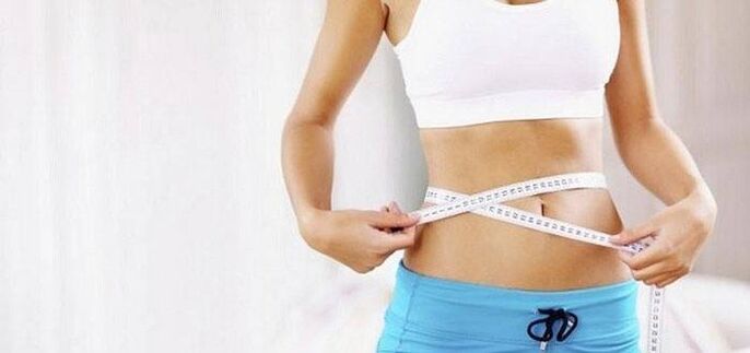 Dievčina schudla 3 kg za týždeň pomocou diéty a cvičenia