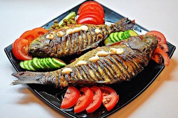 Podľa japonskej stravy môžete variť ryby pečené so zeleninou
