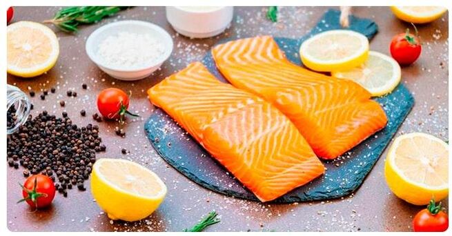 Rybie denné jedlo 6 Petals Diet môže zahŕňať duseného lososa